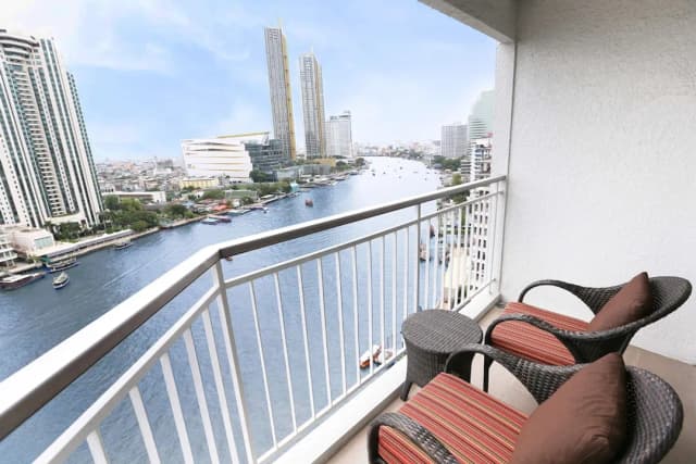 Shangri-La Bangkok-尊贵客房, 1 张特大床, 阳台-2