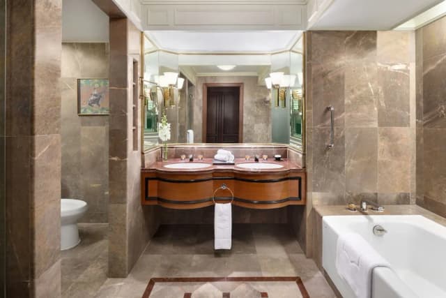 Shangri-La Bangkok-Krungthep River View Room 2 Twin Beds-5