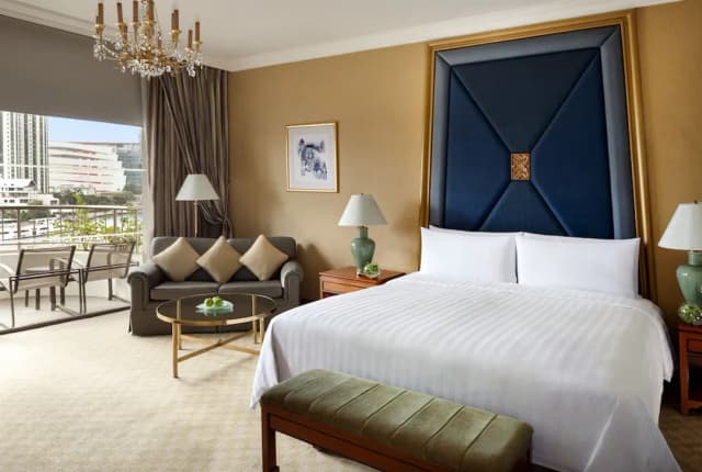 Shangri-La Bangkok-Krungthep River View Room 1 King Bed-1