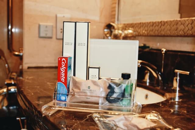 Shangri-La Bangkok-Shangri-La wing, Deluxe river view room, 2 Twin Beds-8