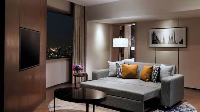 Millennium Hilton Bangkok-Family Suite, 1 King Bed, River View-7