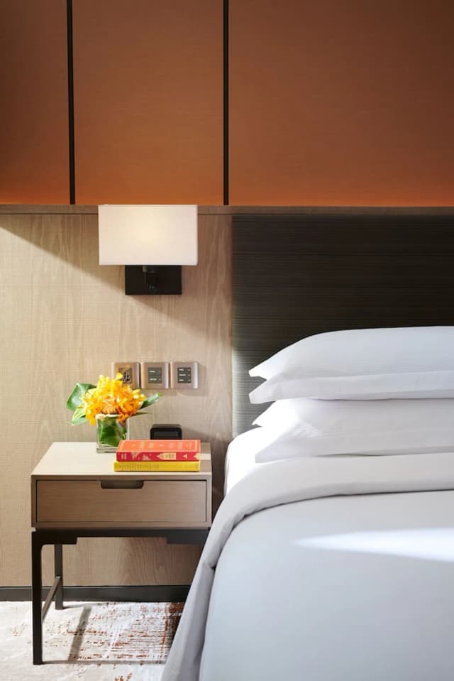 Millennium Hilton Bangkok-Deluxe Room, 1 King Bed, River View-6