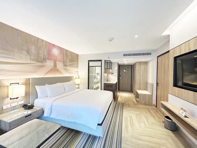 喀比奧南海灘假日度假飯店 - IHG 旗下飯店-尊榮客房, 1 張特大雙人床, 陽台, 泳池景觀-13