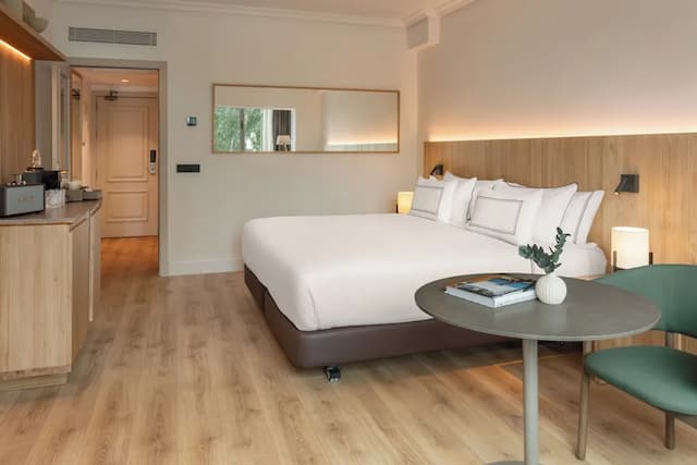 Melia Barajas-Melia Room, The Level-2