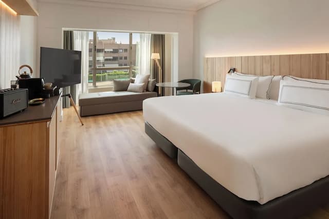 Melia Barajas-Premium Room, The Level, Pool View (2+1)-2