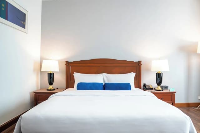 Century Park Hotel-Sky View Premier Room-23