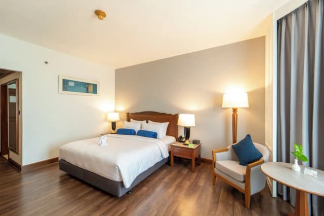 センチュリー・パーク・ホテル-Sky View Premier Room-12