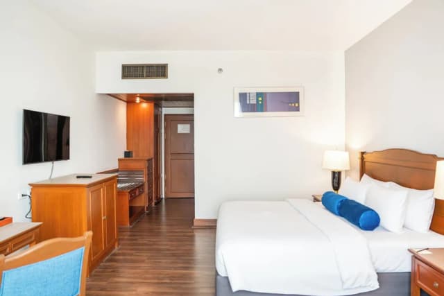 Century Park Hotel-Sky View Premier Room-22