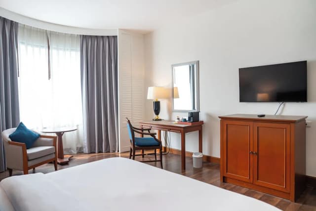 Century Park Hotel-Sky View Premier Room-24