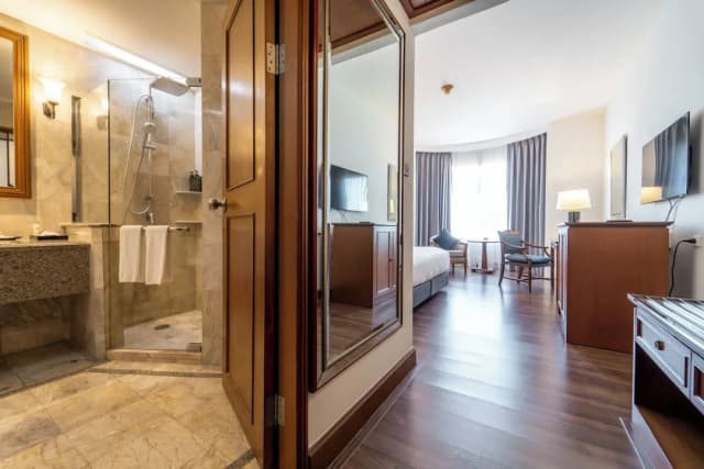 センチュリー・パーク・ホテル-Sky View Premier Room-19