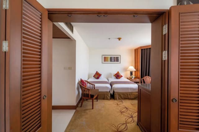 センチュリー・パーク・ホテル-ファミリー スイート-13