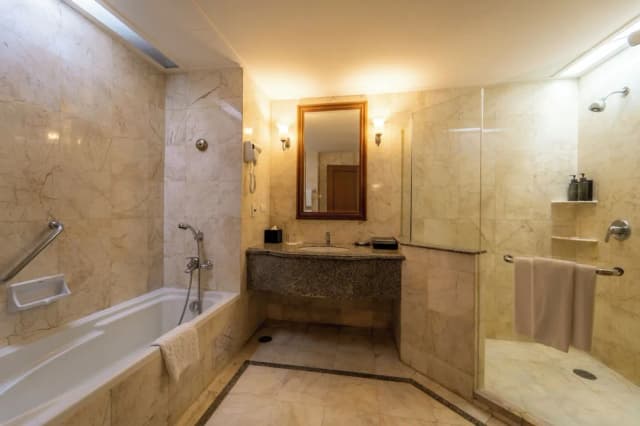 センチュリー・パーク・ホテル-デラックス トリプルルーム (Grand Deluxe Triple)-16