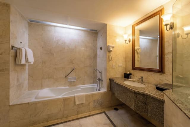 センチュリー・パーク・ホテル-デラックス トリプルルーム (Grand Deluxe Triple)-14