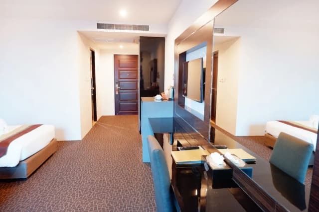 Siam Oriental Hotel-Siam Superior Double Bed-3