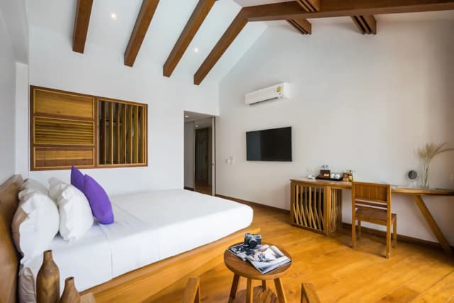 White Sand Samui Resort-Deluxe Room-8