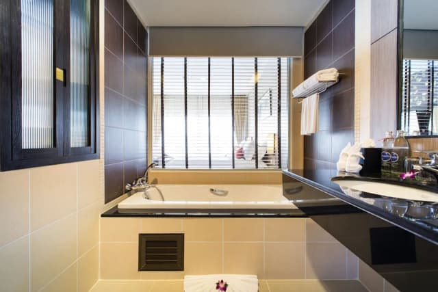 Deevana Plaza Phuket-Premier Waterfront-11