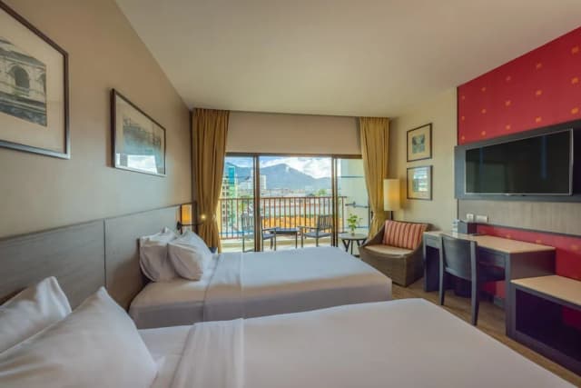 Deevana Plaza Phuket-Superior City View - Breakfast-3