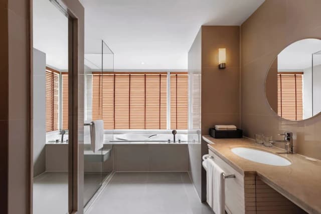 Courtyard by Marriott Bangkok-Family Room, 2 Double Beds-4