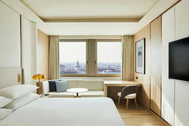 馬德里公主廣場酒店-高級客房, 1 張特大雙人床及 1 張梳化床-2