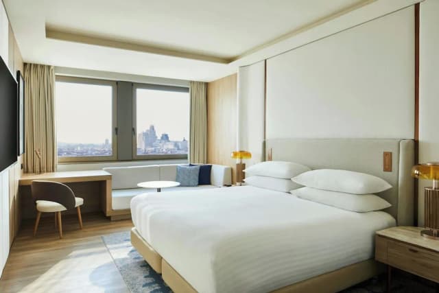 馬德里公主廣場酒店-高級客房, 1 張特大雙人床及 1 張梳化床-14