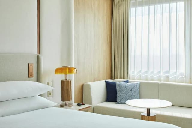 馬德里公主廣場酒店-高級客房, 1 張特大雙人床及 1 張梳化床-8