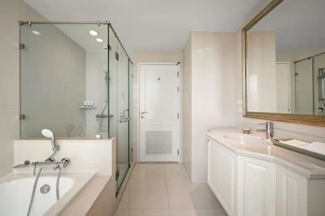 Grande Centre Point Ratchadamri-Three Bedroom Executive Suite-8