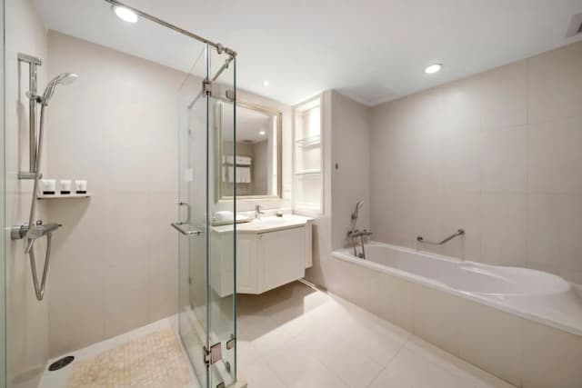 Grande Centre Point Ratchadamri-Grand Suite Quadruple Room-6