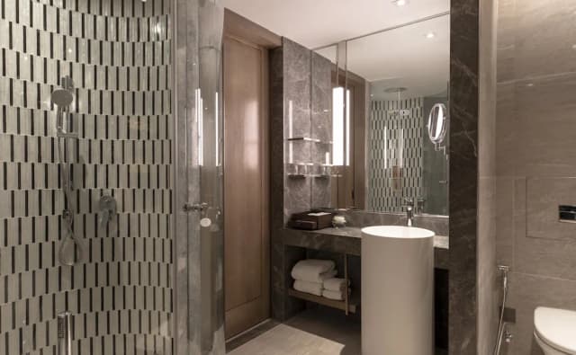 Centara Grand at CentralWorld-Deluxe Hollywood-3