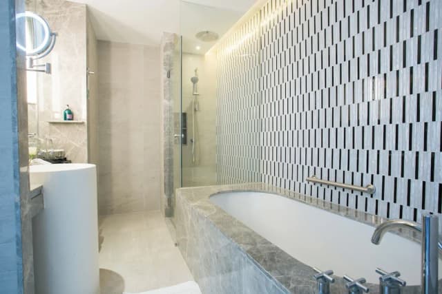 Centara Grand at CentralWorld-Deluxe Hollywood-5