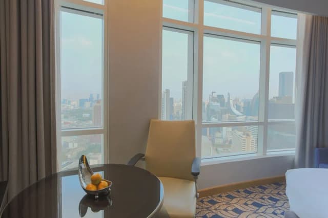 Centara Grand at CentralWorld-Deluxe Hollywood-4