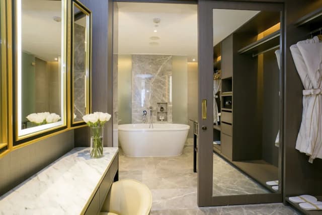 Centara Grand at CentralWorld-Junior Suite Ratchaprasong View-1