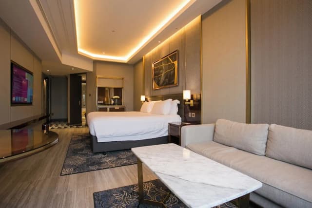 Centara Grand at CentralWorld-Junior Suite Ratchaprasong View-4