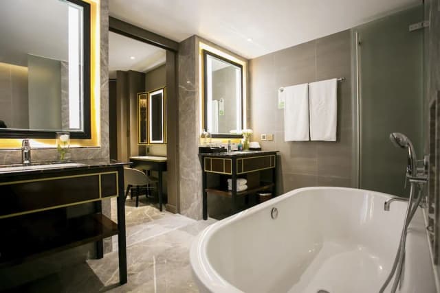 Centara Grand at CentralWorld-Junior Suite Ratchaprasong View-3