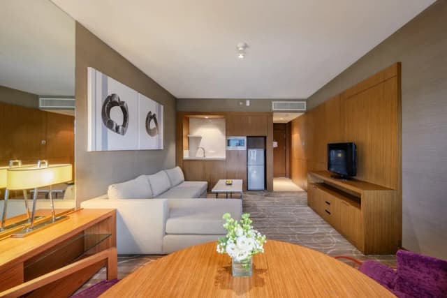 Centara Grand at Central Plaza Ladprao Bangkok-高级套房, 1 张特大床 (Club)-1