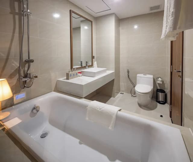 Miracle Luxury Hotel-Senior Double or Twin Room, Sea View-8