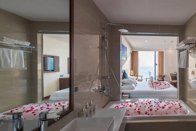 Miracle Luxury Hotel-Senior Double or Twin Room, Sea View-5