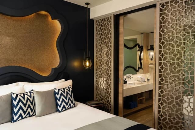 Avista Grande Phuket Karon - MGallery-Deluxe Room, 1 King Bed, Balcony, Mountain View-4