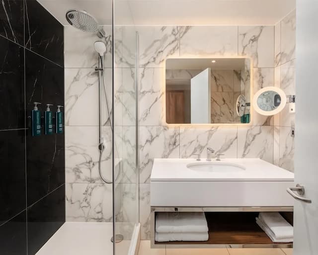 倫敦大都會希爾頓飯店-尊榮客房, 1 張特大雙人床-3