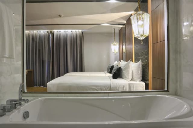 ステイ ウィズ ニマン チェンマイ-Premier Twin with Bathtub-6