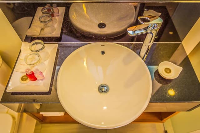 The Signature Hotel Thapae-Standard Twin Room-4