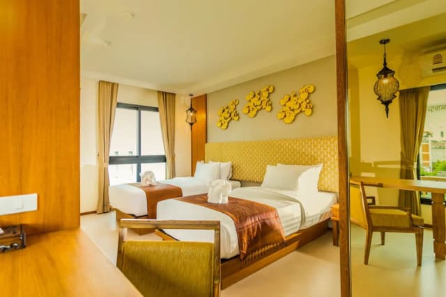 The Signature Hotel Thapae-Premier Twin Room-3