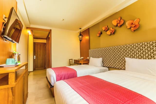 The Signature Hotel Thapae-Superior Twin Room-1