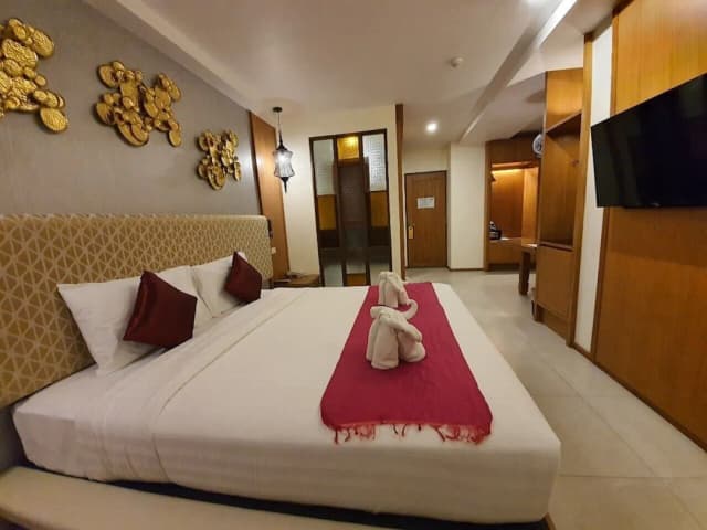 The Signature Hotel Thapae-Premier Double Room-4