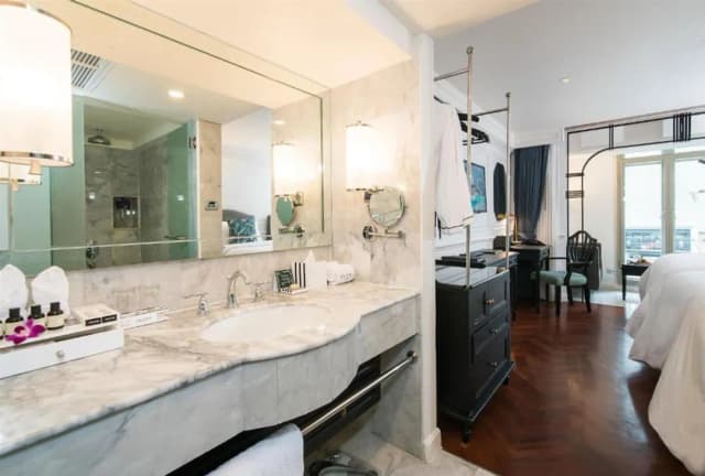 Akara Hotel Bangkok-Prarop King Deluxe-13