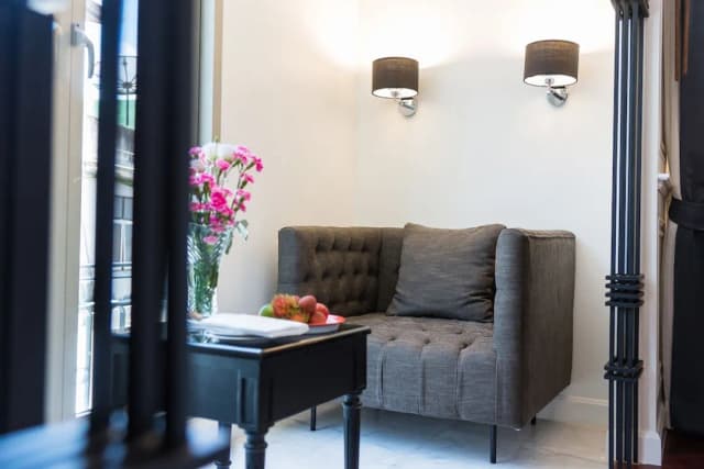 Akara Hotel Bangkok-Prarop King Deluxe-10