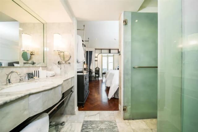 Akara Hotel Bangkok-Prarop King Deluxe-15