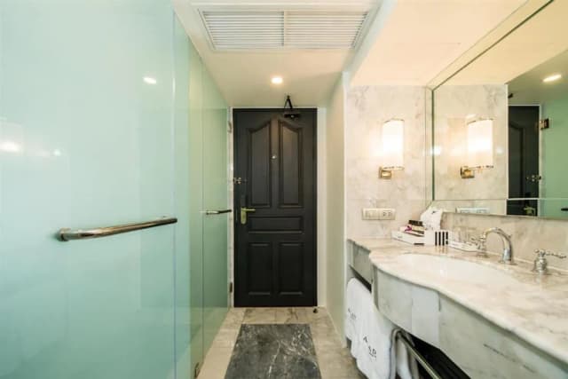 Akara Hotel Bangkok-Prarop King Deluxe-14