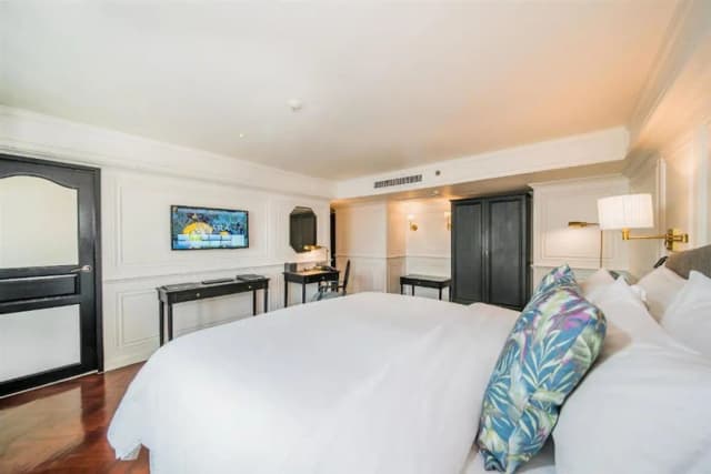 Akara Hotel Bangkok-Siam Suite King Room-7