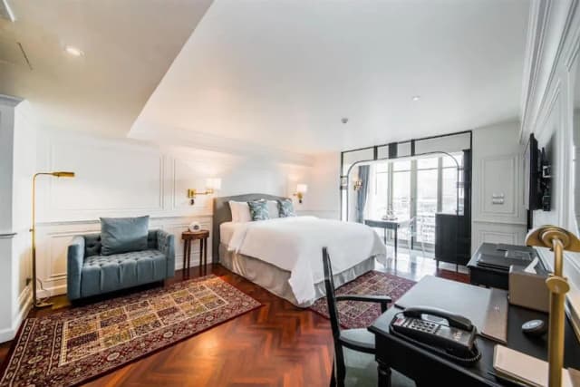 Akara Hotel Bangkok-Siam Suite King Room-12