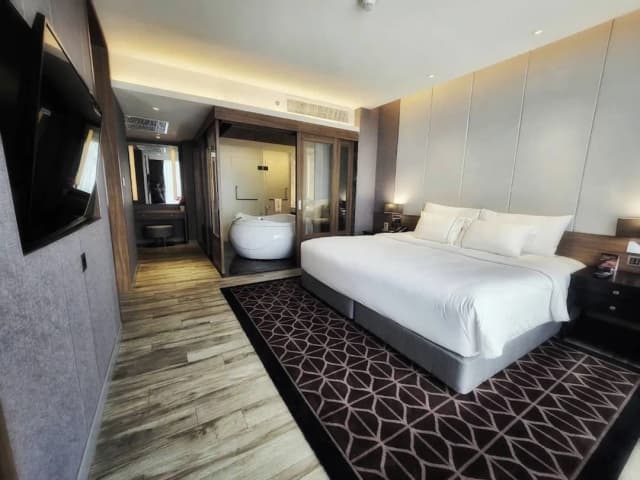 Ayathorn Bangkok-Grand Deluxe Suite-1